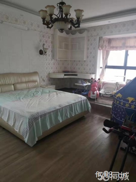 风采世纪广场140平方三室出售